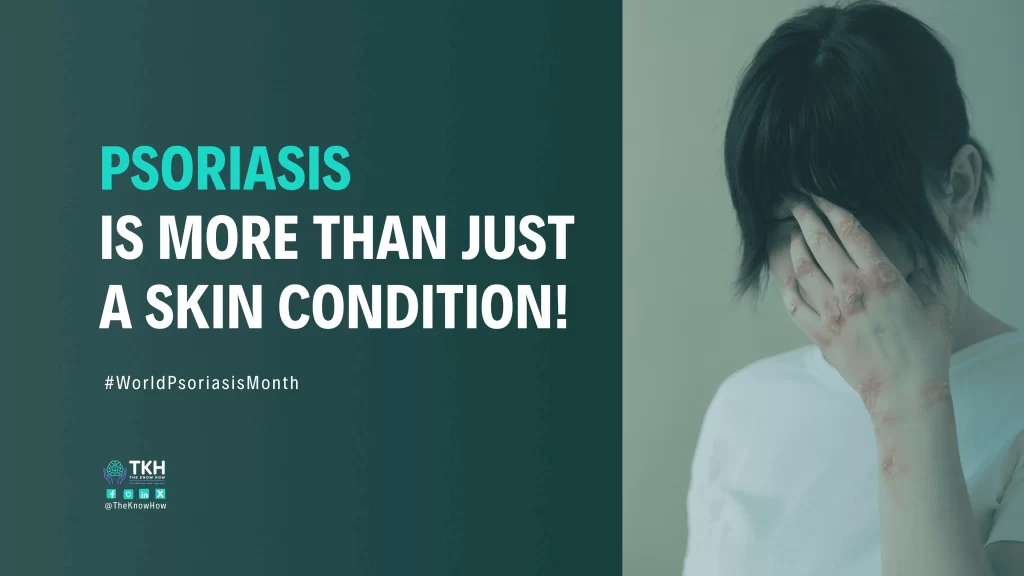 Personne montrant une plaque de psoriasis sur le bras durant le Psoriasis Awareness Month